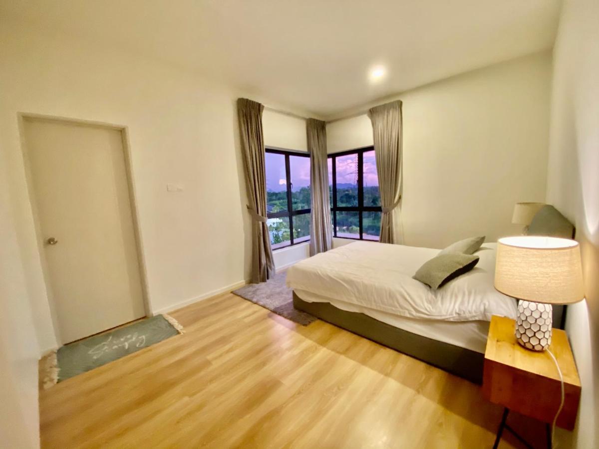 Faizal Madhi Homestay Kuching Exterior photo