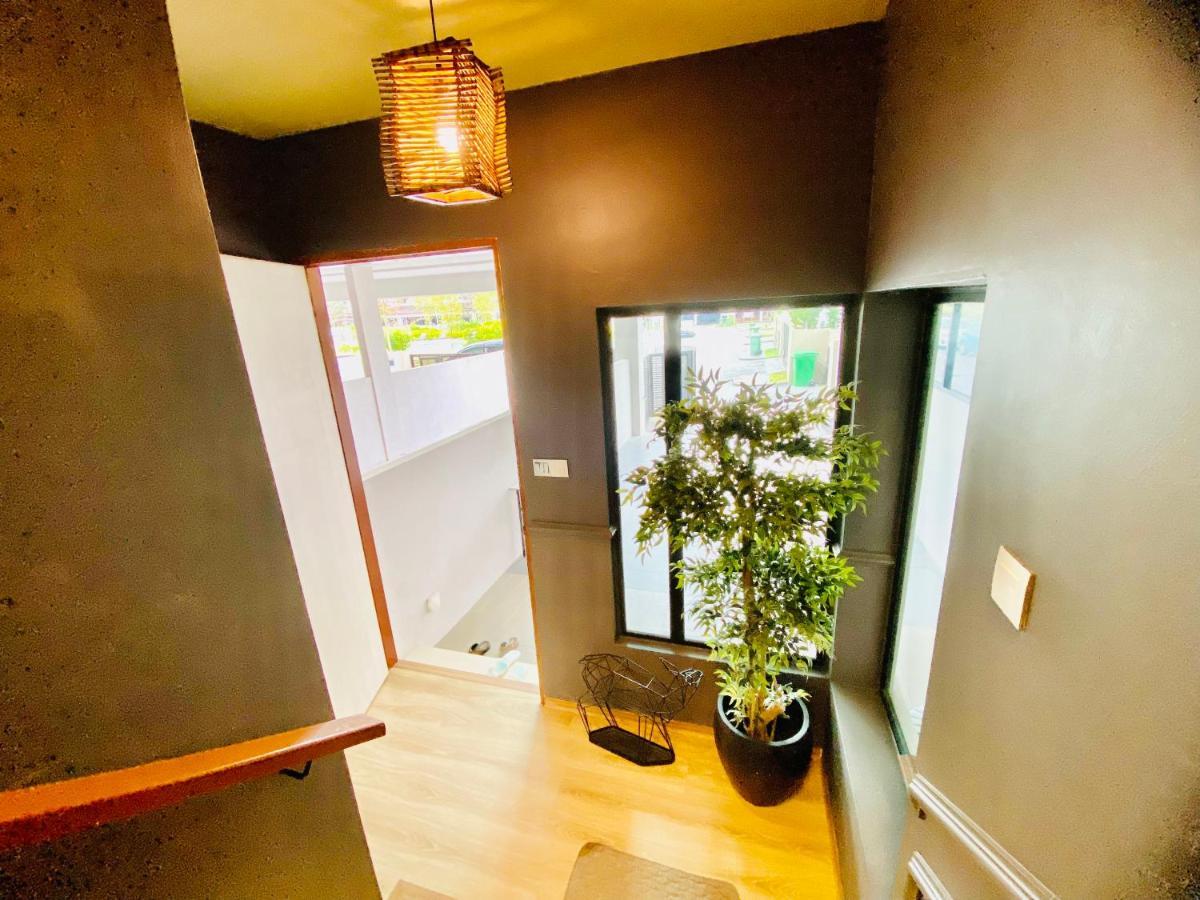 Faizal Madhi Homestay Kuching Exterior photo