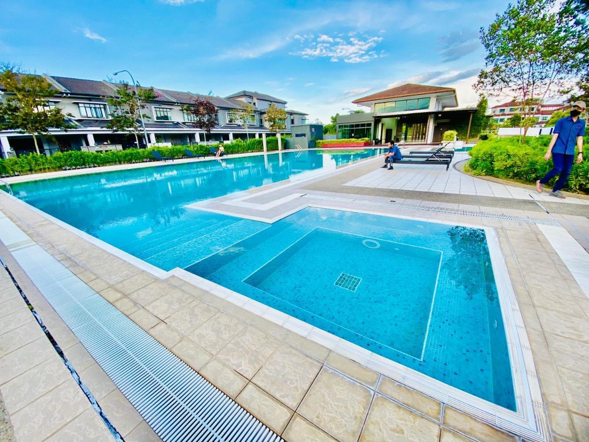 Faizal Madhi Homestay Kuching Exterior photo
